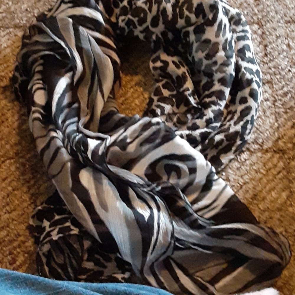 Scarf - Picture 4 of 4